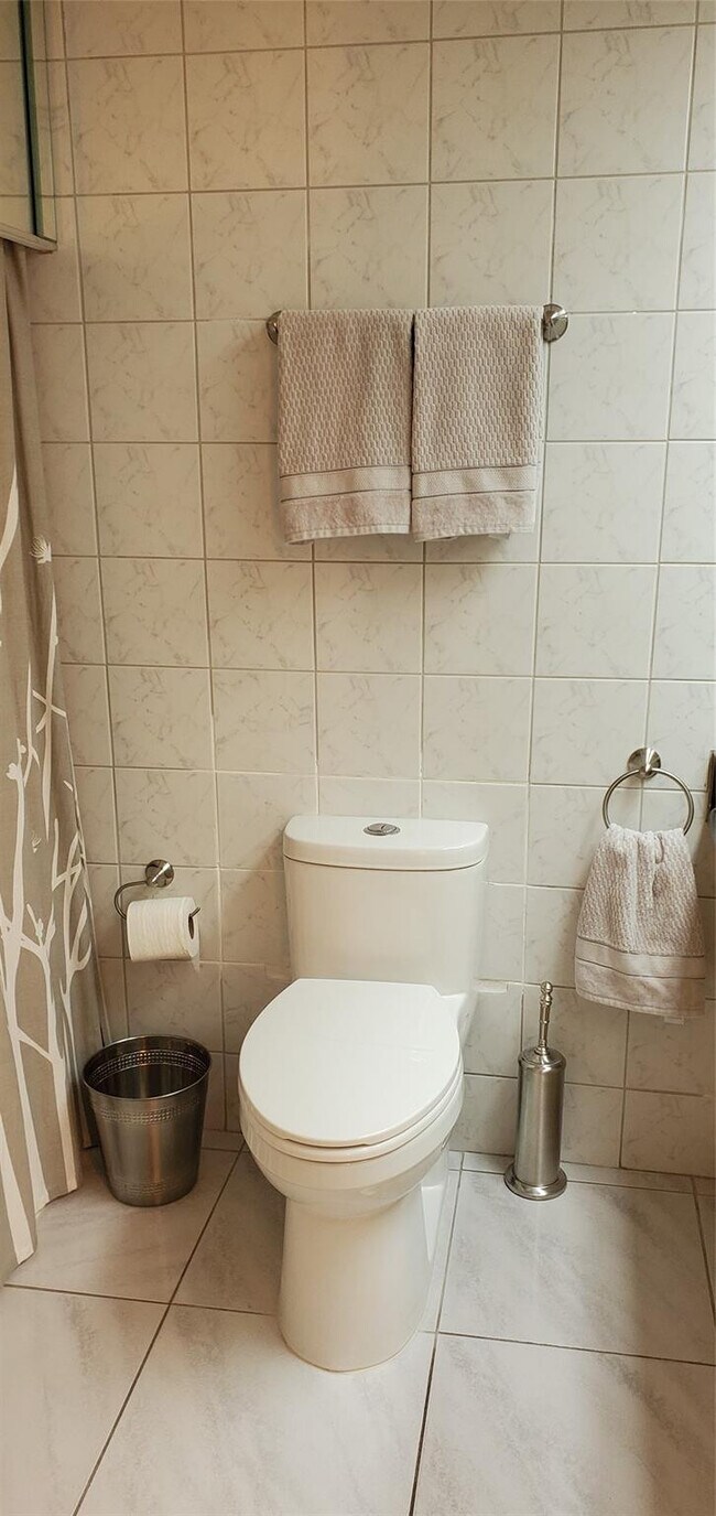 Building Photo - 2671 S Course Dr