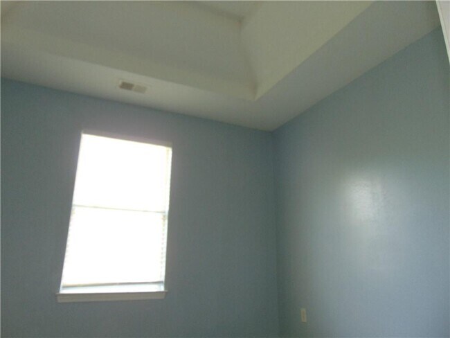 Building Photo - 611 Dove Ln