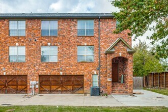 Building Photo - Bright Corner 3-Bed with Garage & In-Unit Laundry in Prime Dallas Location