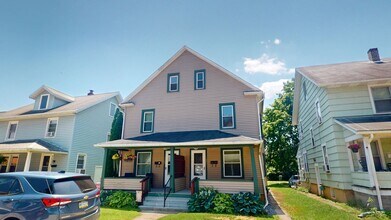 Building Photo - Charming 3 Bedroom Home