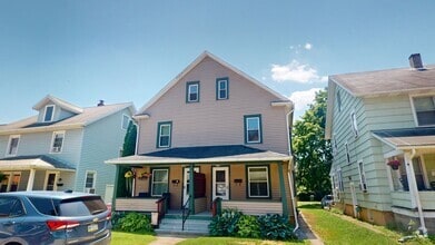 Building Photo - Charming 3 Bedroom Home