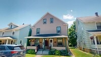 Building Photo - Charming 3 Bedroom Home