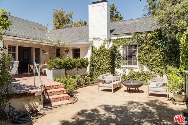 Building Photo - 231 S Thurston Ave