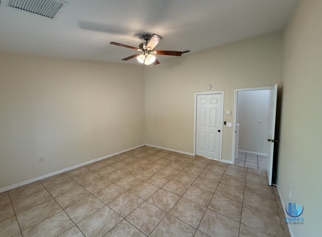 Building Photo - Beautiful 4 Bedrooms 2 Bathrooms Home for ...