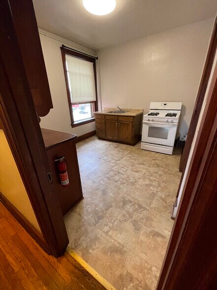 Building Photo - 3 E Chestnut St