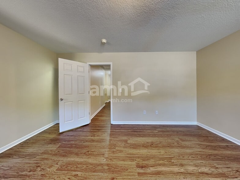 Building Photo - 122 Duraleigh Rd