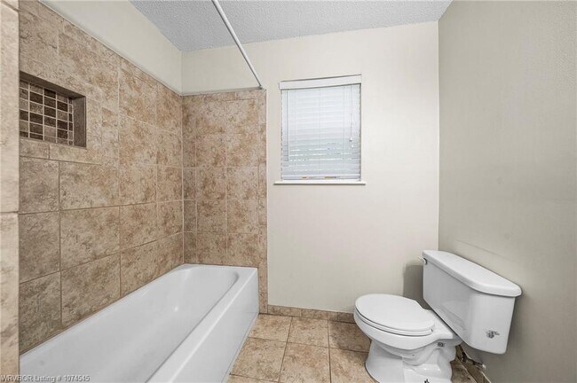 Building Photo - 502 8th St