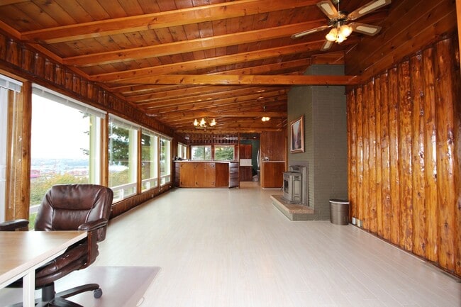 Building Photo - Browns Point Home With Amazing Views!