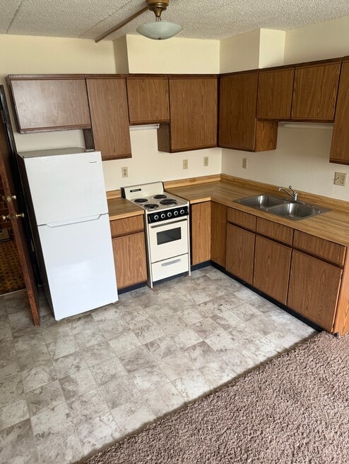 Building Photo - 431 W Main St