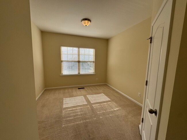 Building Photo - 3 Bed | 2.5 Bath Cary Townhome