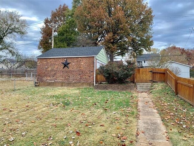 Building Photo - Fantastic 2bd/1ba home! Coming soon!