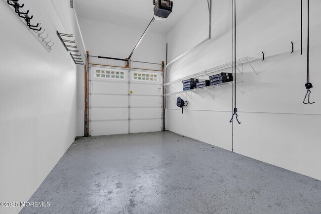 Building Photo - 17 Kitchen Ave
