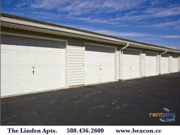 Building Photo - 1315 N Oak Ave