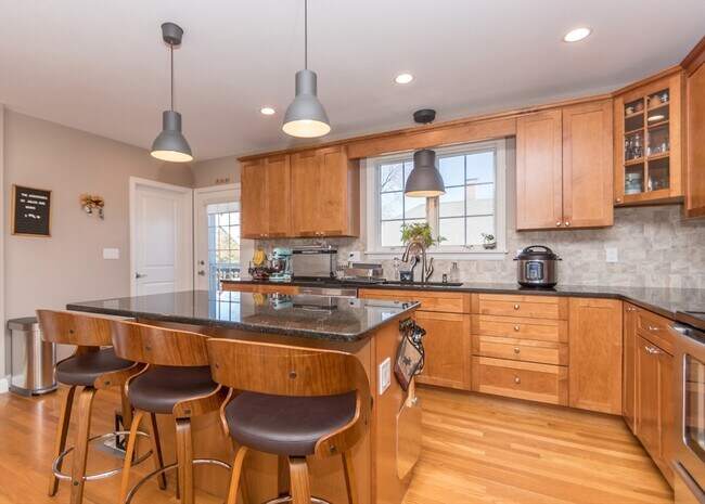 Building Photo - 199 Broadway