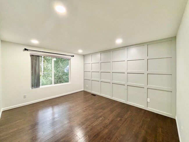 Building Photo - Bright & Spacious Lakemont Townhome For Rent