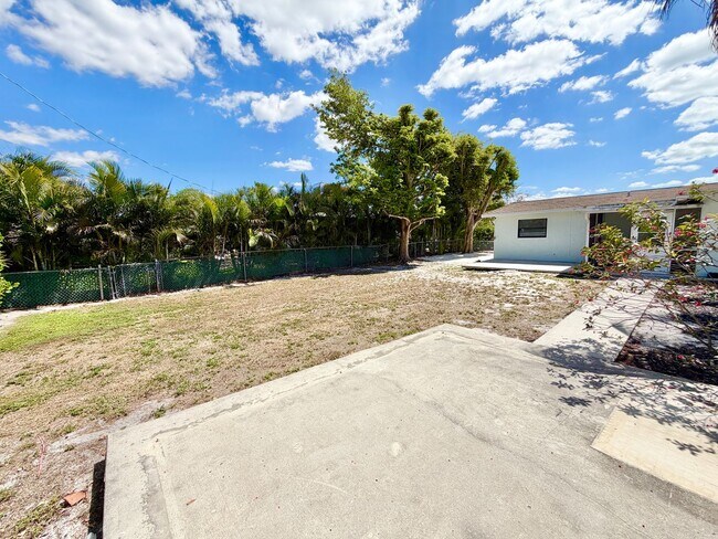 Building Photo - RFR (543 103rd Ave)