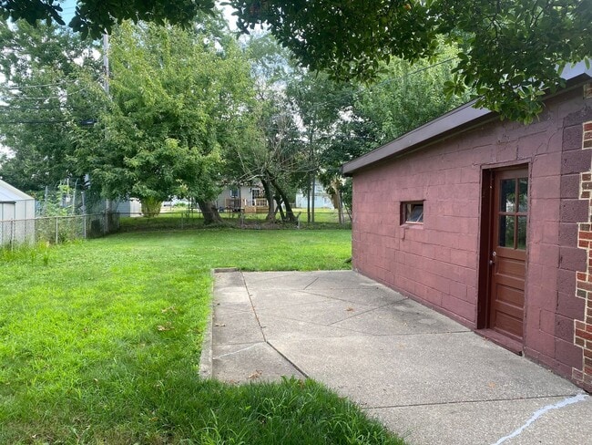 Building Photo - 24550 Puritan Ave