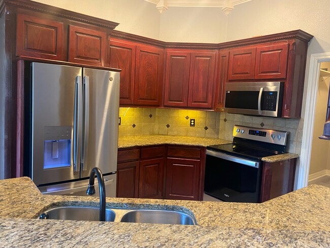 Building Photo - 906 Mockingbird Ln