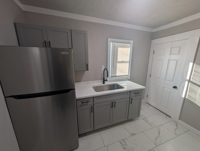 Building Photo - 307 S Beiger St