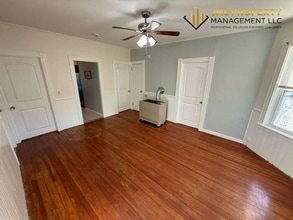 Building Photo - 121 Irving St