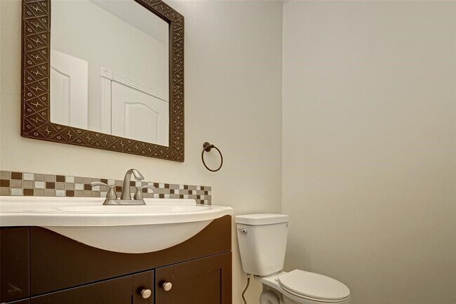 Building Photo - 2115 Foreland Dr