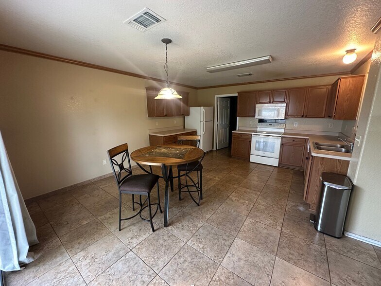 Building Photo - 9426 Santa Fe Ridge