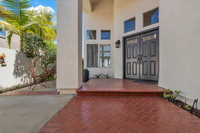 Building Photo - 12 Bergamo