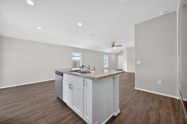 Building Photo - 15171 Willow Tree Ln