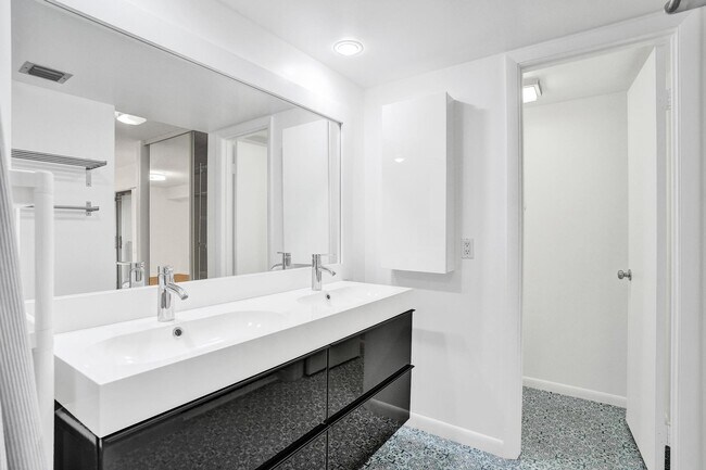 Building Photo - 9111 SW 20th St