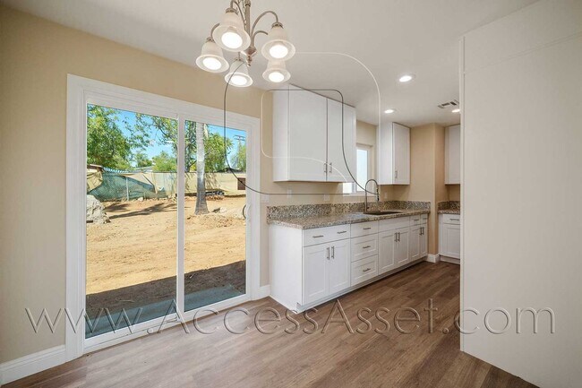 Building Photo - Large Lot! 2 Bed/ 1 Bath Single Family Property!