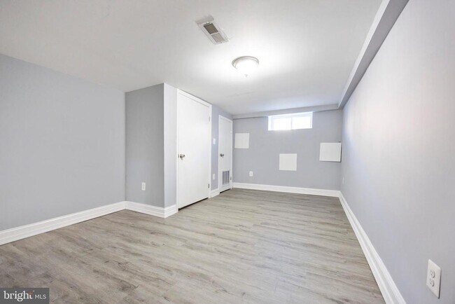 Building Photo - 10 N Ellwood Ave