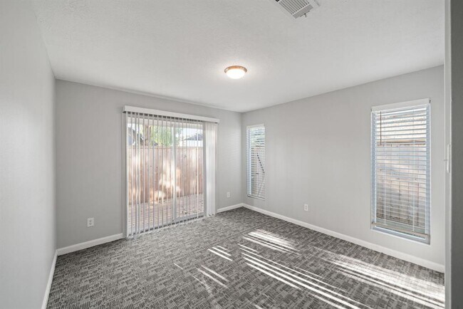 Building Photo - 11422 Lakeside Pl Dr