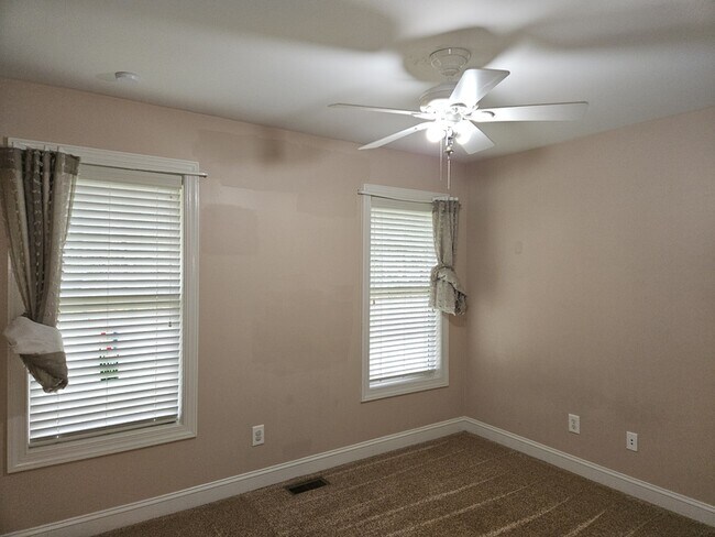 Building Photo - 550 Orchard Falls Dr