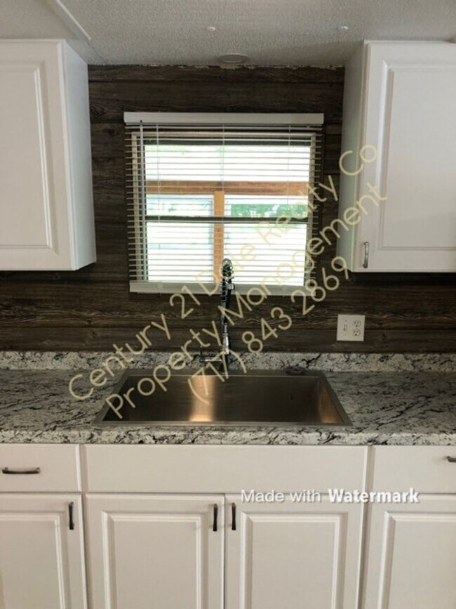 Building Photo - 2 Bedroom Home in Central School with a La...