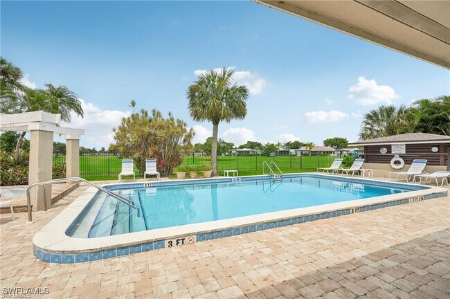 Building Photo - 3655 Boca Ciega Dr
