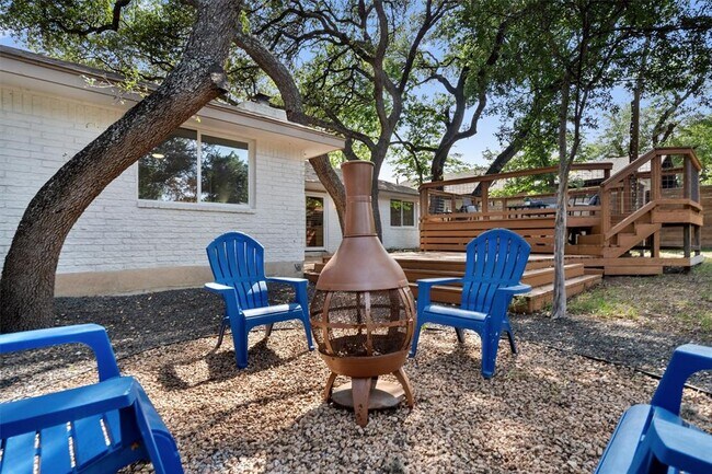 Building Photo - 902 Acorn Oaks Dr