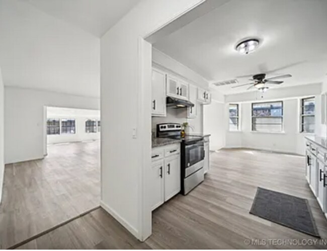 Building Photo - Charming 3-Bedroom Home with Spacious Yard in Prime Tulsa Location