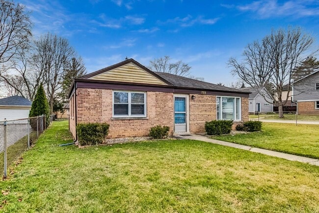 Building Photo - 733 E Rockland Rd