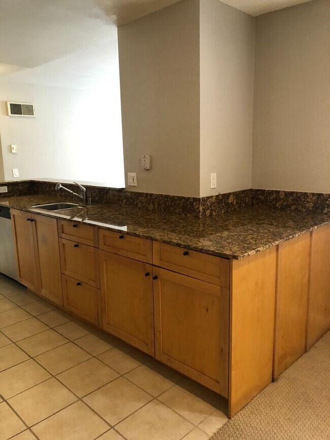 Building Photo - 1 BED/1 BATH CONDO NEAR LA JOLLA VILLAGE