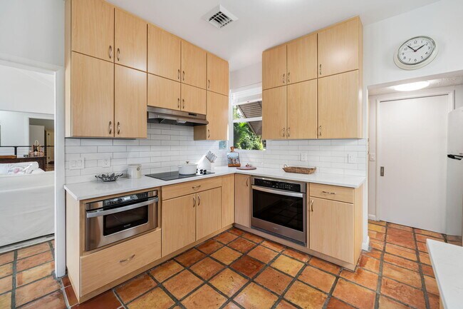 Building Photo - 49 River Dr