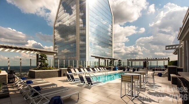 Building Photo - 525 S Church St