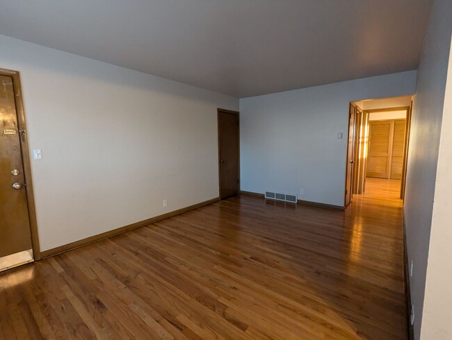 Building Photo - Apply Today! Beautiful West Morgan Ave 2 B...