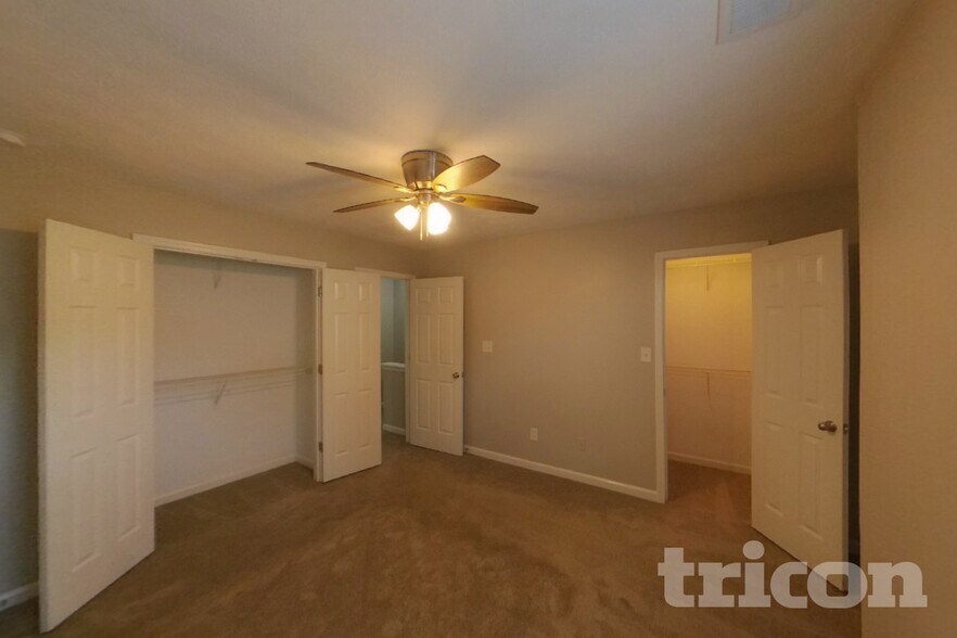 Building Photo - 1563 Little Creek Dr