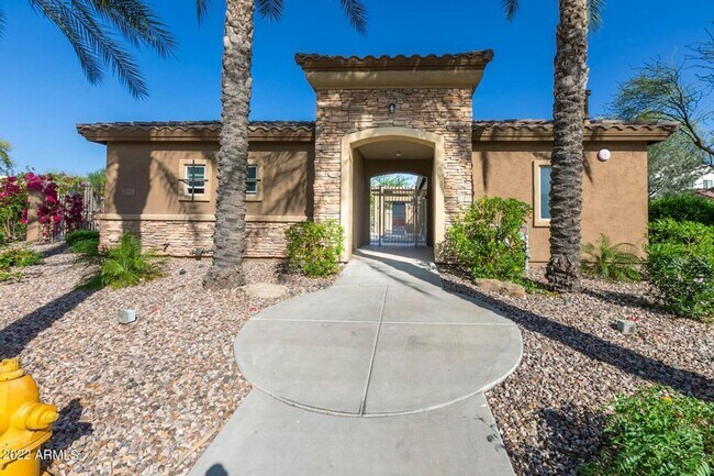 Building Photo - Gorgeous 4 Bed 3 Bath home located in Chandler