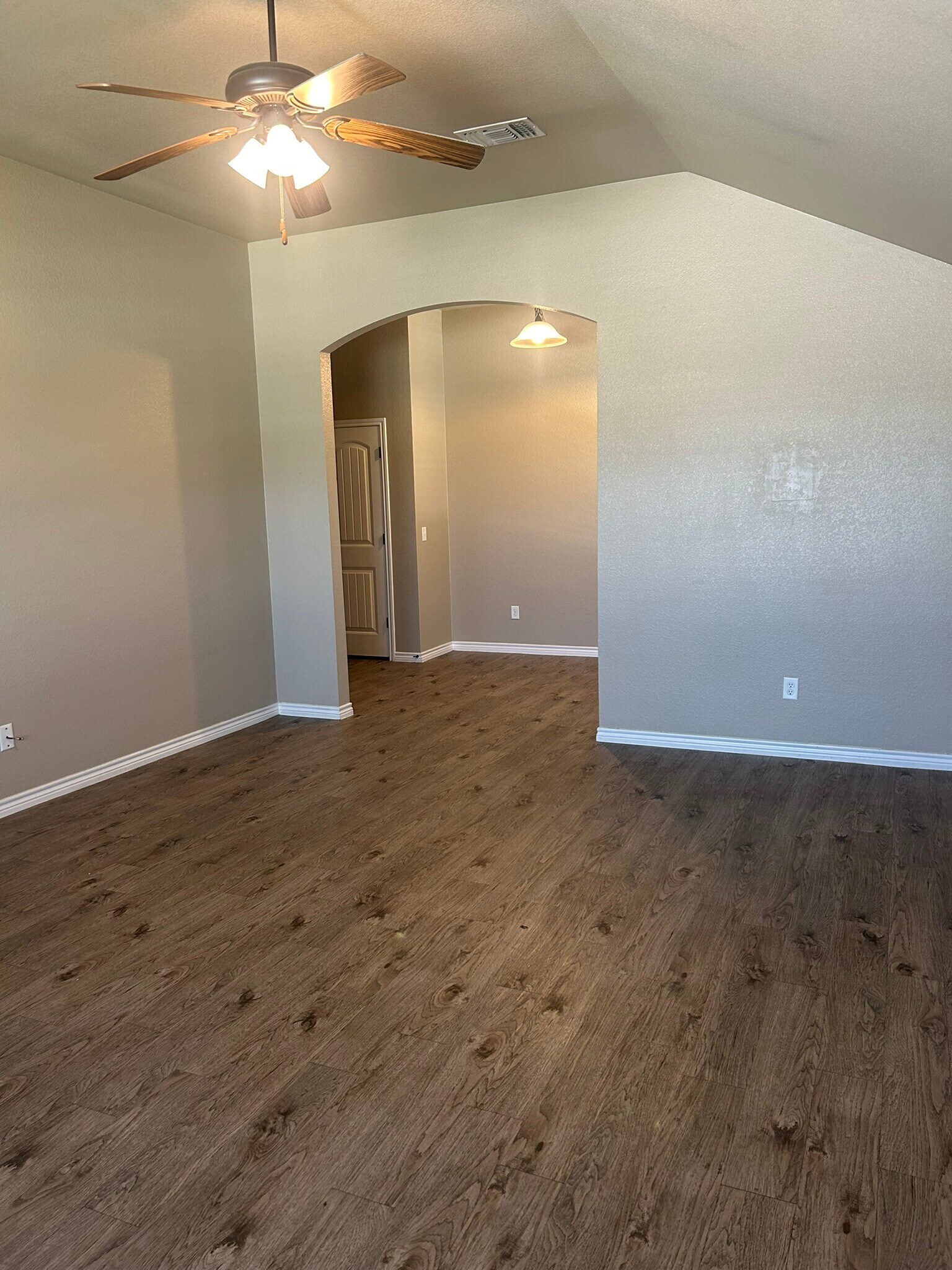 Building Photo - 4300 Hunters Place Dr