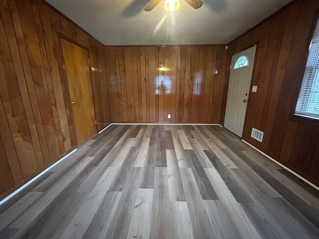 Building Photo - 1209 Hancock St