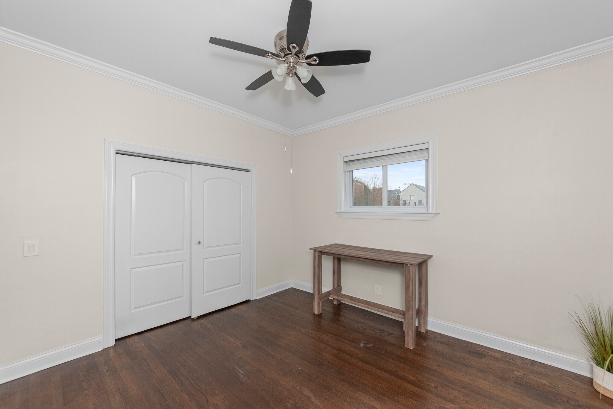 Building Photo - 917 W Waveland Ave