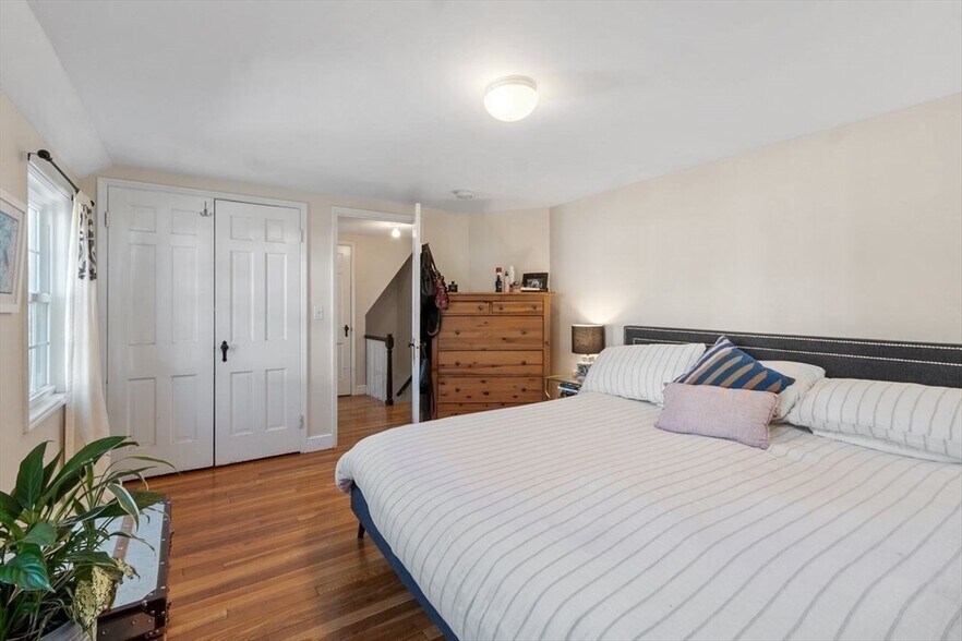 Building Photo - 25 Moody St