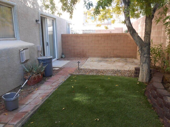 Building Photo - Spacious Home 2 Story Home in Black Mountain