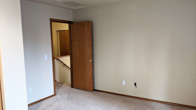 Building Photo - Spacious Four Bedroom in Great Location!